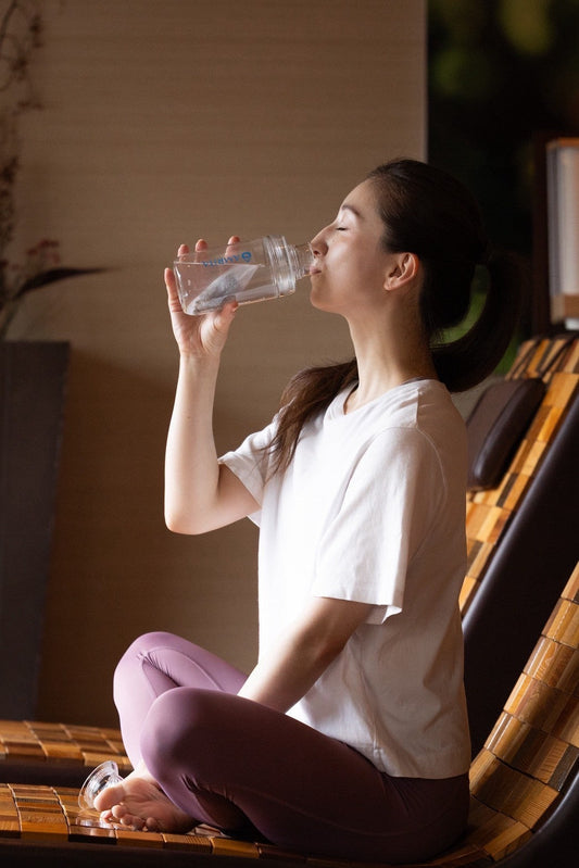 「美容は飲む水から」— 肌の透明感とAMRiTAのインナービューティー習慣